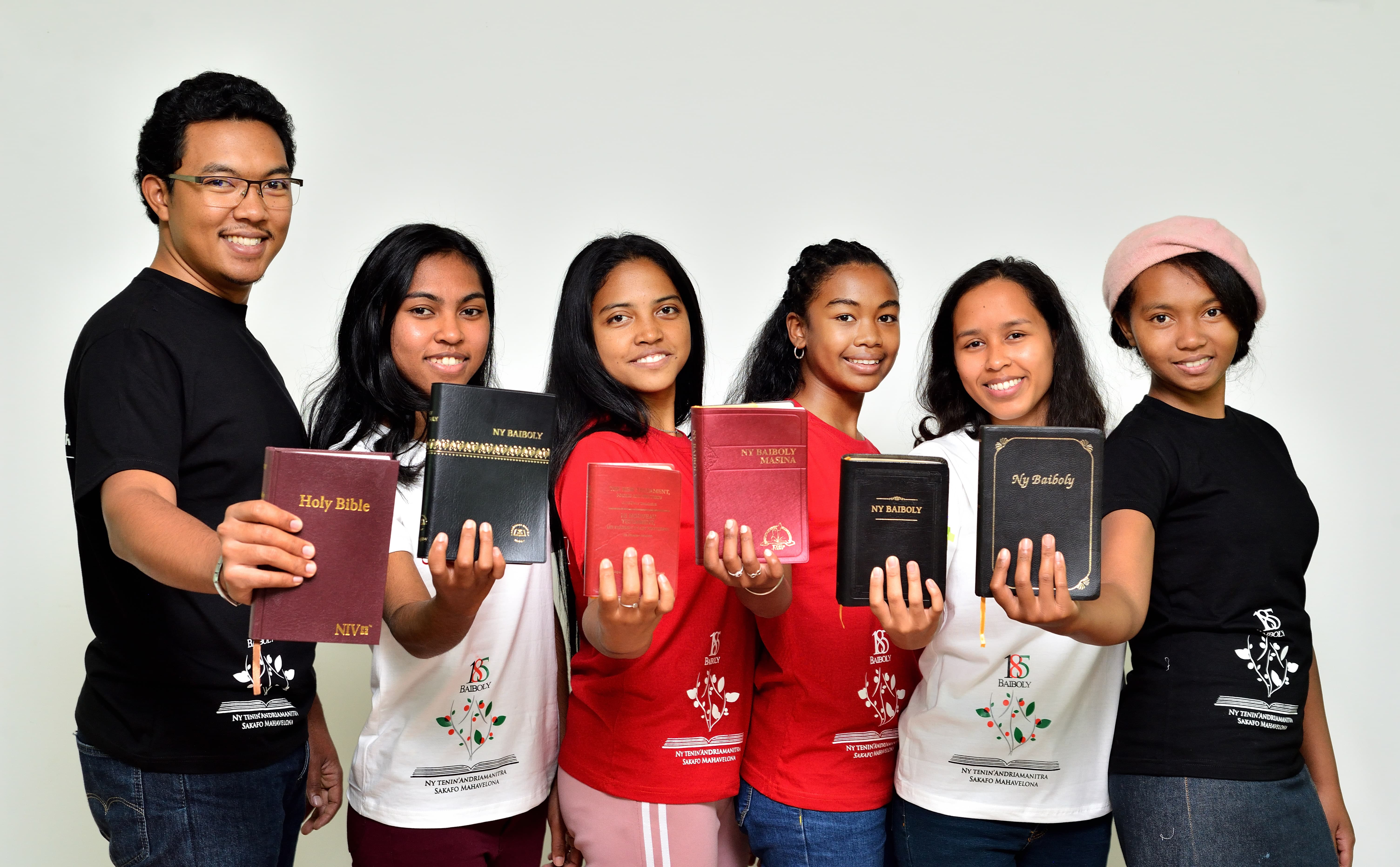 185 free Bibles for the 185th anniversary of the Malagasy Bible!